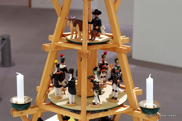 アトリエニキティキ   ドイツ　ハーン社　木彫り人形　イエスと飼い葉桶（大） アトリエニキティキ ドイツ ハーン社 木彫り人形 イエスと飼い葉桶（大